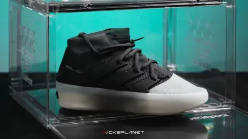 Hình ảnh chi tiết đôi giày Fear of God x adidas Basketball  sắp ra mắt | KICKSPLANET