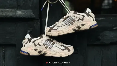 The Bad Bunny x adidas Response CL "Paso Fino" lên kệ tuần này | KICKSPLANET