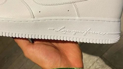 "Love you forever" xuất hiện trên Drake NOCTA x Air force 1  | KICKSPLANET