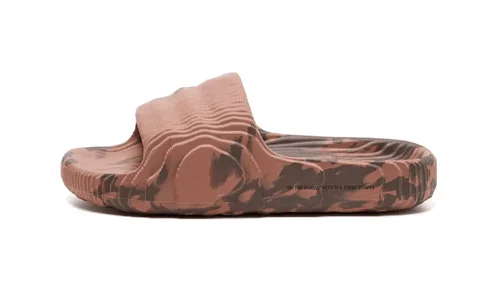 Những hình ảnh chính thức đầu tiên về Version Adilette 22 mới!! | KICKSPLANET