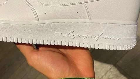 "Love you forever" xuất hiện trên Drake NOCTA x Air force 1  | KICKSPLANET