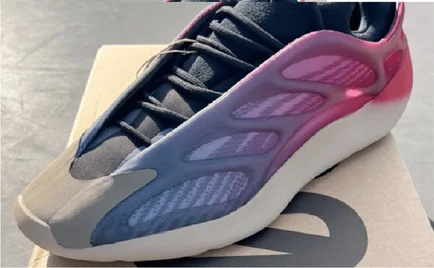 Những hình ảnh mới nhất từ The adidas Yeezy 700 v3 “Fade Carbon” đã được tiết lộ! | KICKSPLANET