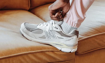 New Balance 990v3 thỏa trí sáng tạo với tận 4 bộ dây giày? | KICKSPLANET