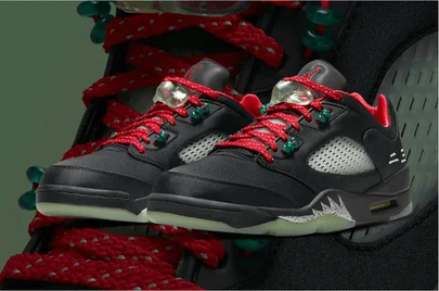 Những hình ảnh chính thức từ The CLOT x Air Jordan 5 Low | KICKSPLANET