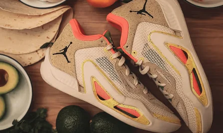Jayson Tatum cùng đôi Jordan 1 Signature của mình mang tên “Huevos Bancheros” | KICKSPLANET