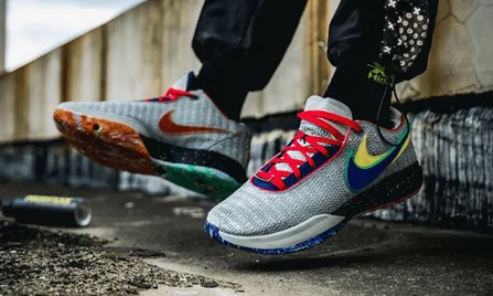 Concept "Galaxy" xuất hiện trên Nike Lebron 20 mới!! | KICKSPLANET